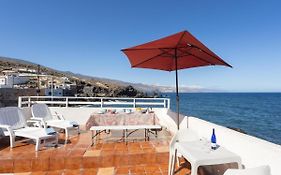 Casa de playa, a 5 metros del mar free wifi by Lightbooking